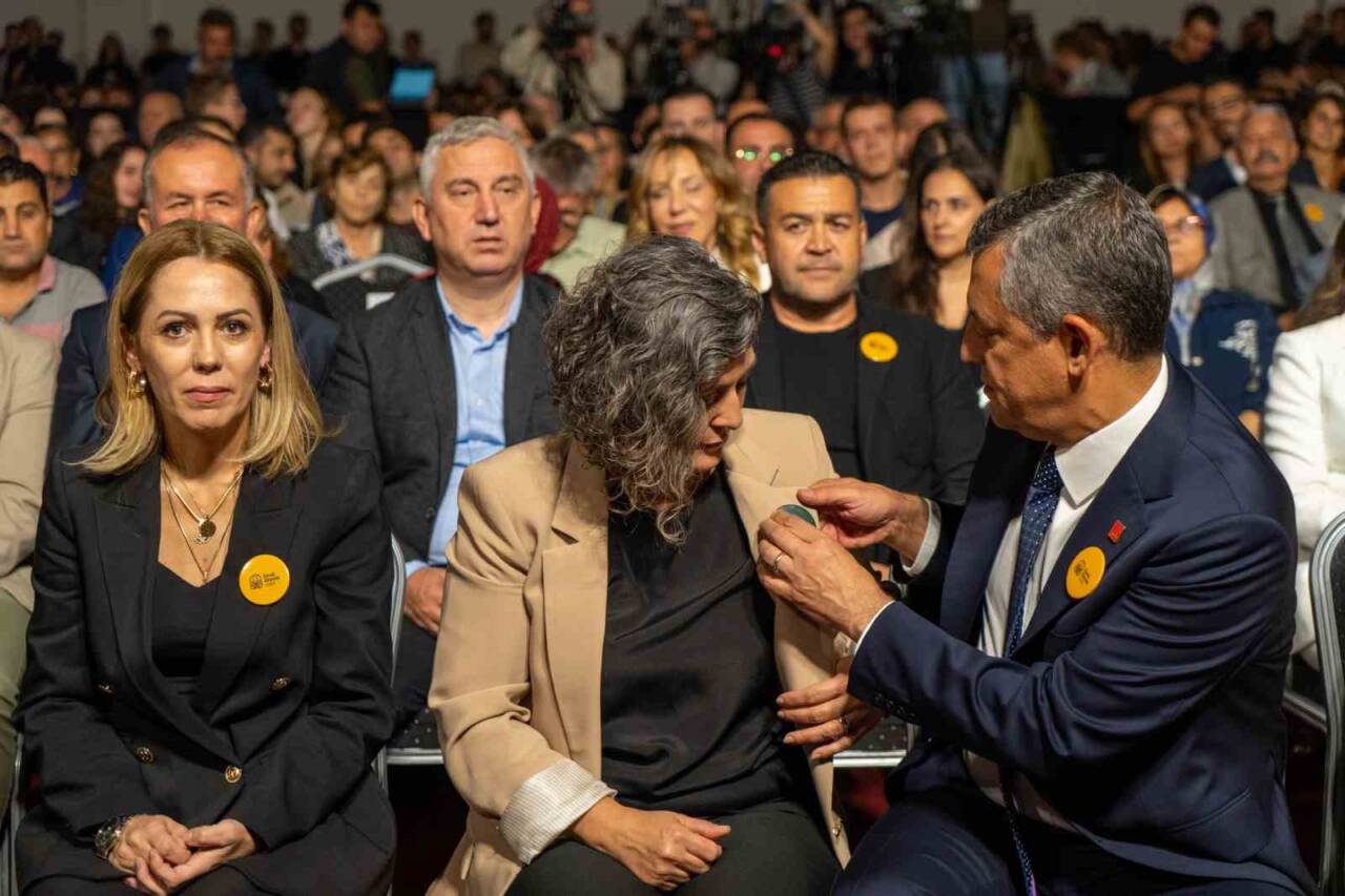 Manisa'nın merhum başkanı Ferdi Zeyrek’in adına kurulan vakfın açılışı yapıldı.