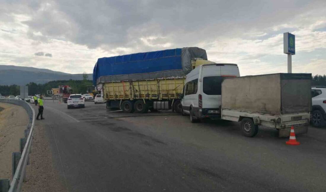 Tokat-Niksar karayolunda meydana gelen kazada, Ş.G. yönetimindeki fındık işçilerini taşıyan