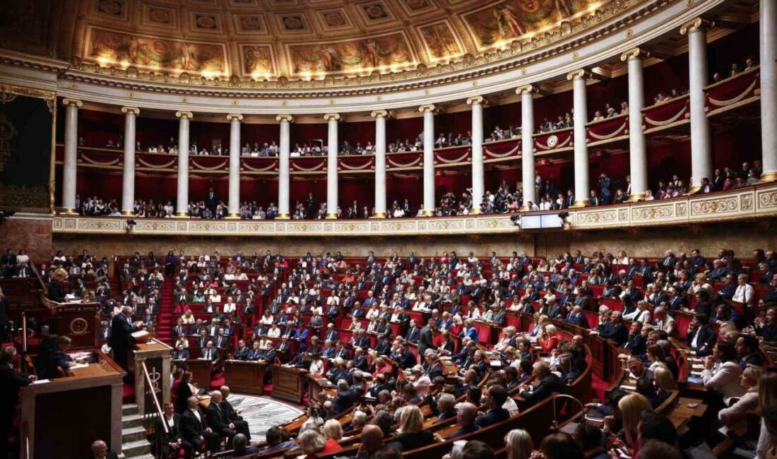 Fransa'da Başbakan François Bayrou'nun hükümeti, Ulusal Meclis'ten güvenoyu alamayarak düştü.