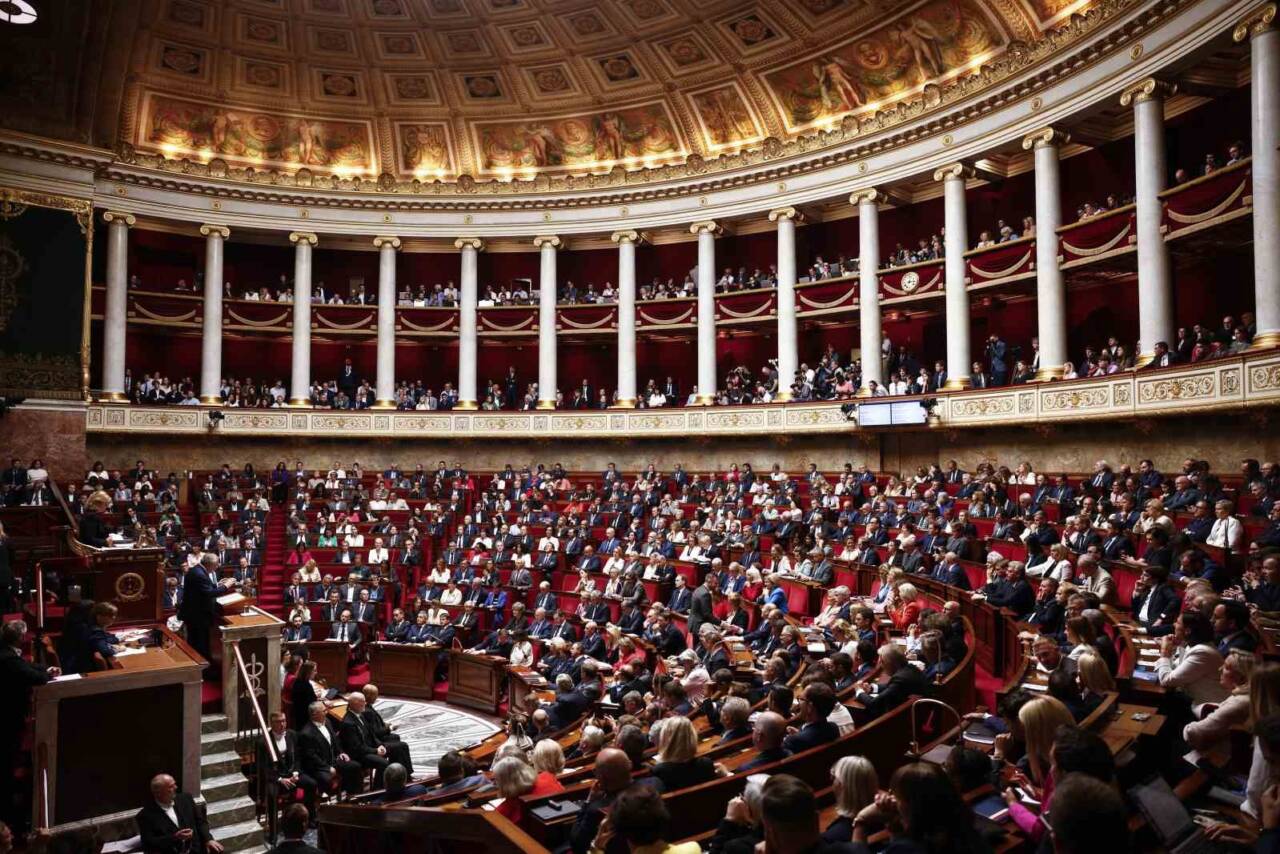 Fransa'da Başbakan François Bayrou'nun hükümeti, Ulusal Meclis'ten güvenoyu alamayarak düştü.