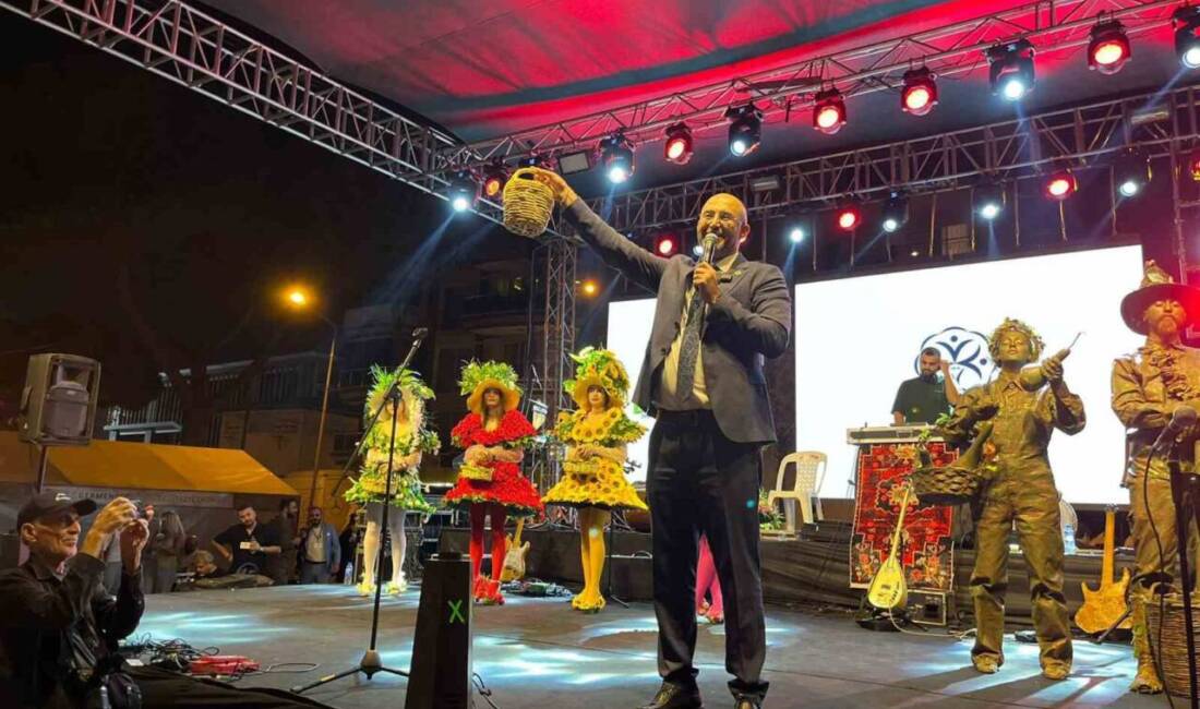 Aydın'ın Germencik ilçesinde bu yıl 21'incisi düzenlenen İncir Festivali, görkemli