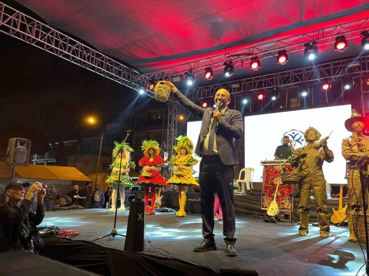 Aydın'ın Germencik ilçesinde bu yıl 21'incisi düzenlenen İncir Festivali, görkemli