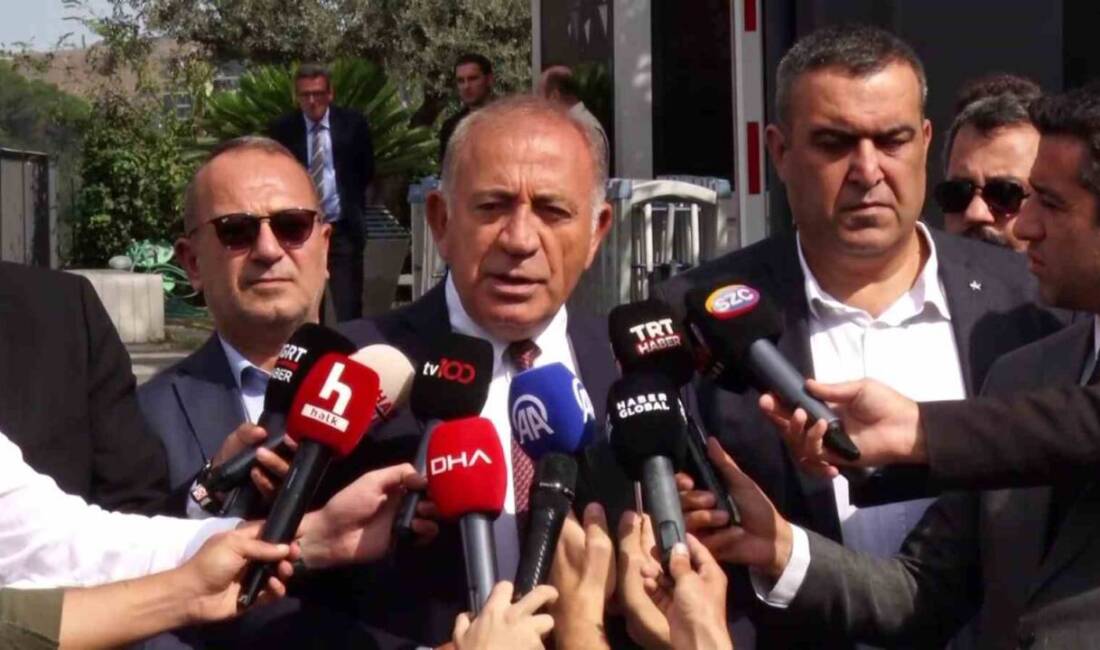 Gürsel Tekin, CHP'nin İstanbul Sarıyer binasında yaptığı açıklamada partinin içindeki