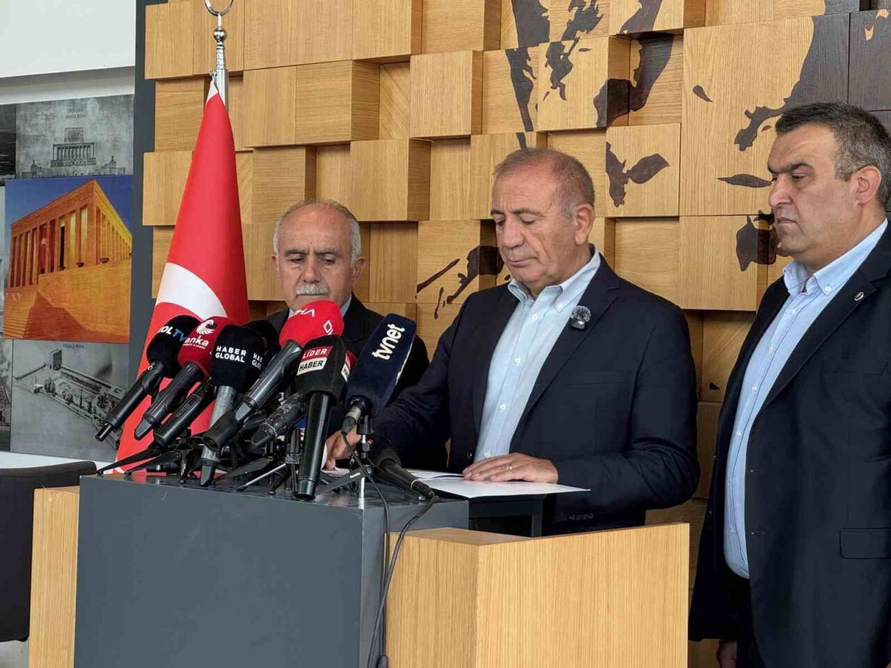 Cumhuriyet Halk Partisi'nin (CHP) yeni İstanbul İl Başkanı Gürsel Tekin,