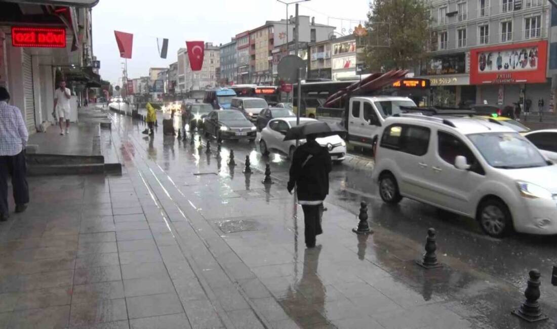 Meteoroloji Genel Müdürlüğü’nün uyarıları sonrası İstanbul sabah saatlerinde sağanak yağışla