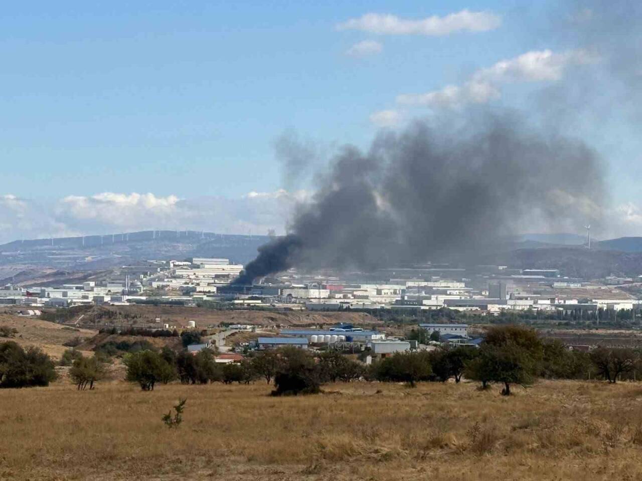 İzmir Aliağa'daki Micha Galvanizli Çelik Konstrüksiyon Fabrikası'nda sabah saatlerinde çıkan