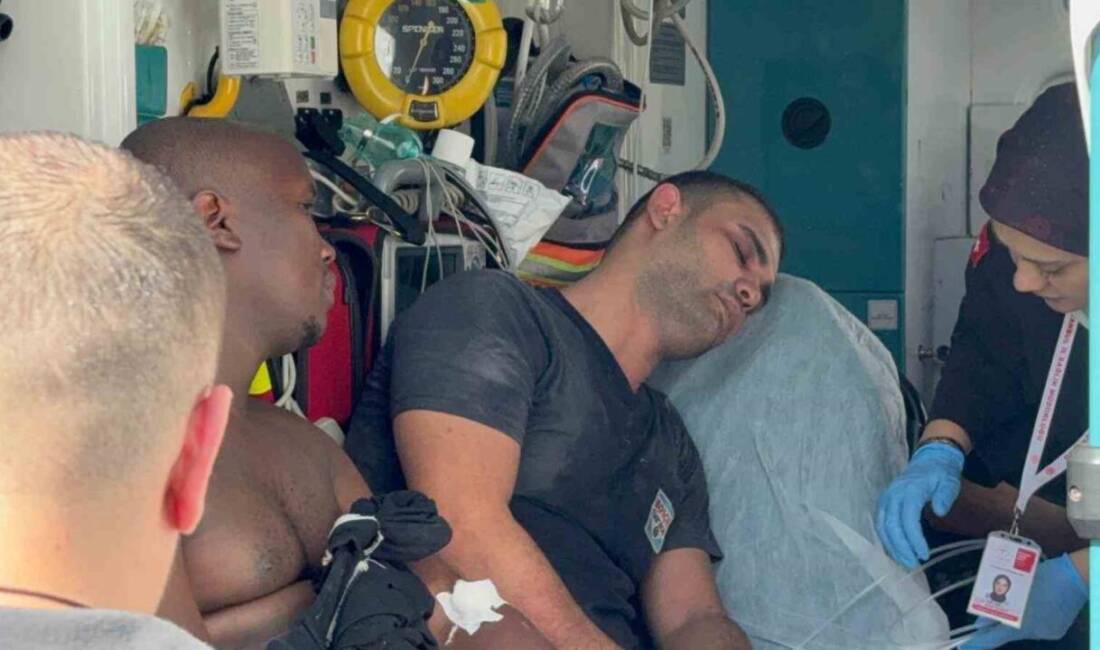 Kağıthane'de bir oto bakım tamir servisinde çıkan yangında 3 işçi