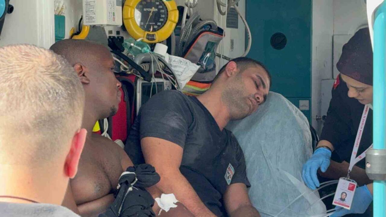 Kağıthane'de bir oto bakım tamir servisinde çıkan yangında 3 işçi