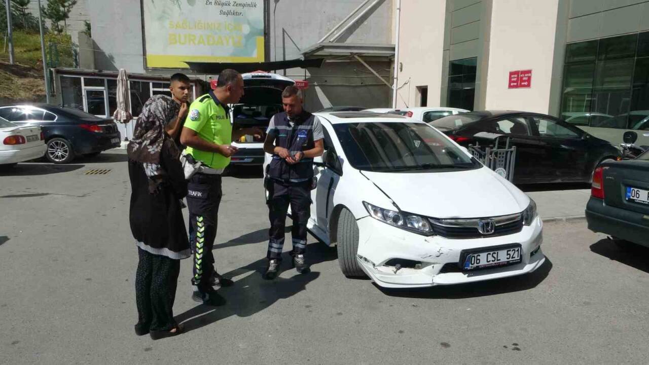 Malatya'da, B.B. adlı sürücünün kalp krizi geçirmesi sonucu kullandığı otomobil,