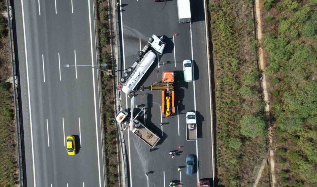 Beykoz'da Kuzey Marmara Otoyolu Riva mevkiinde, taksi ve tırın karıştığı