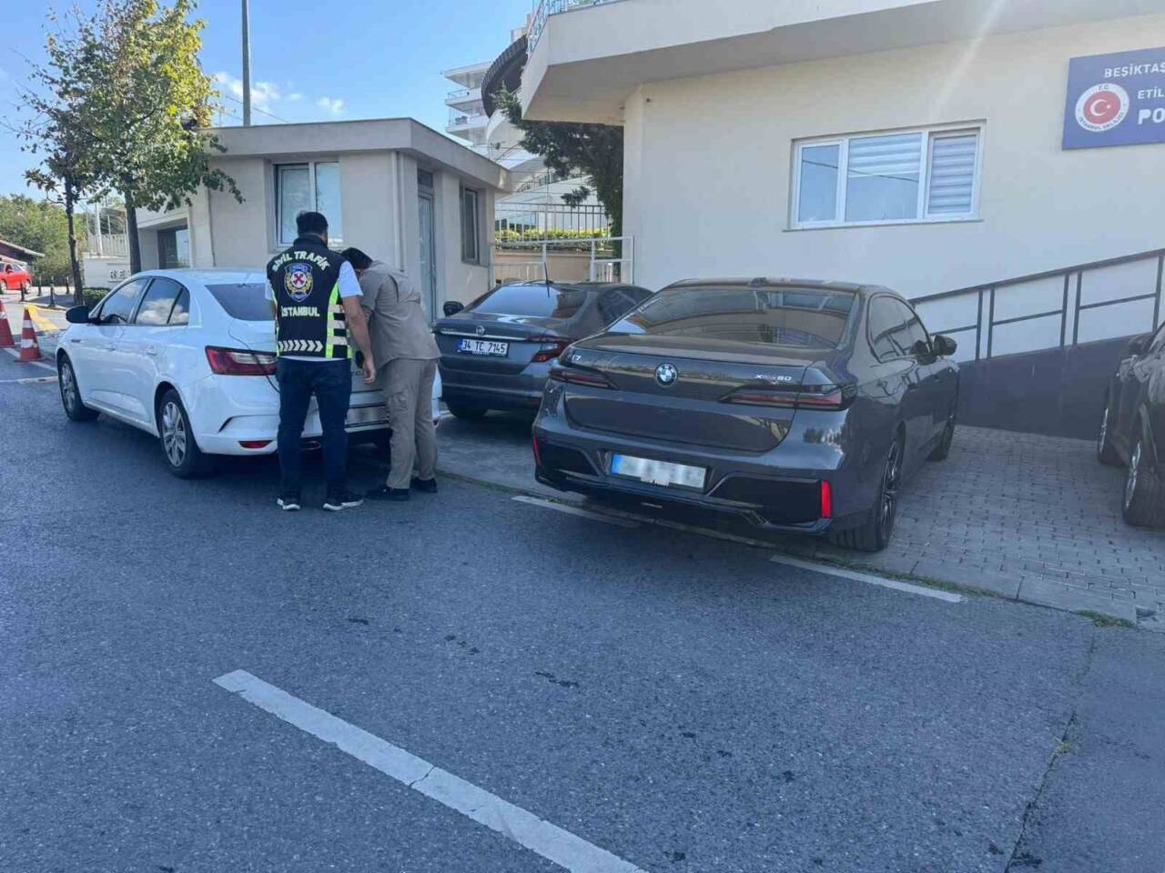 İstanbul Beşiktaş’ta, manken Şevval Şahin’e tahsis edilen ve "resmi hizmete