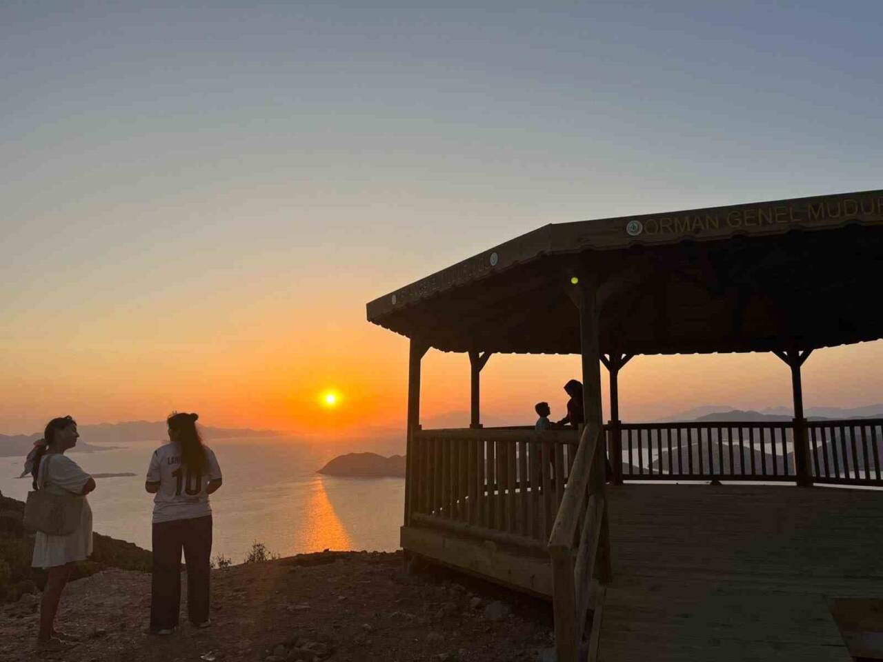 Marmaris’in Söğüt ve Taşlıca mahalleleri arasında kurulan Zirve Seyir Terası,