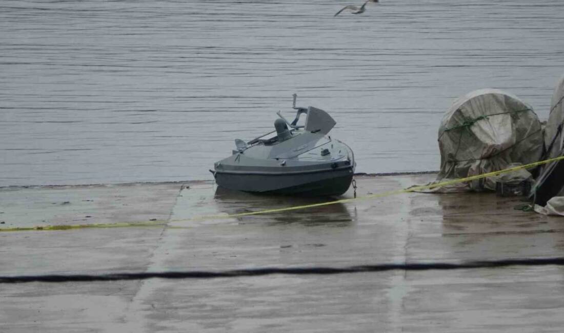 Trabzon'un Çarşıbaşı ilçesi açıklarında balıkçılar tarafından bulunan menşei belirsiz insansız