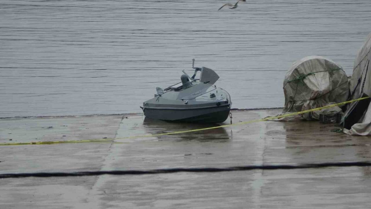 Trabzon'un Çarşıbaşı ilçesi açıklarında balıkçılar tarafından bulunan menşei belirsiz insansız
