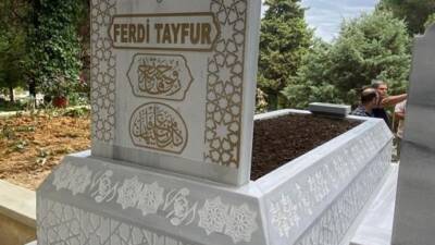 Milliyetçi Hareket Partisi Genel Başkanı Devlet Bahçeli, Ferdi Tayfur’un kabrini