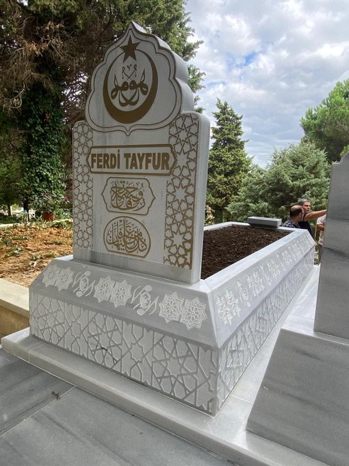 Milliyetçi Hareket Partisi Genel Başkanı Devlet Bahçeli, Ferdi Tayfur’un kabrini
