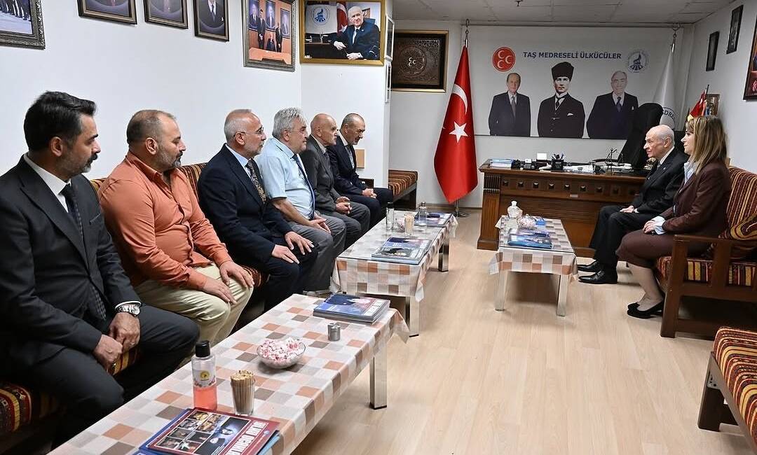 MHP Genel Başkanı Devlet Bahçeli, Taş Medreseli Ülkücüler Derneği’ni ziyaret