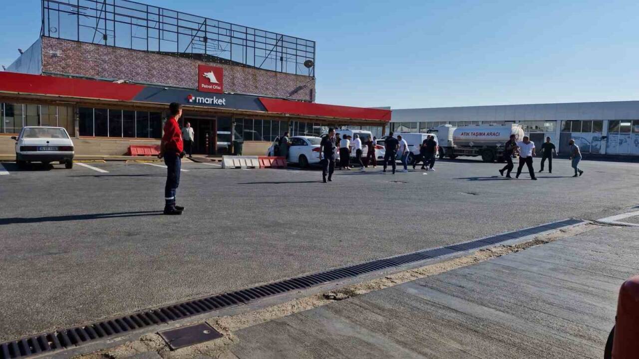Edirne-İstanbul TEM Otoyolu üzerindeki bir akaryakıt istasyonunda, omuz atma nedeniyle