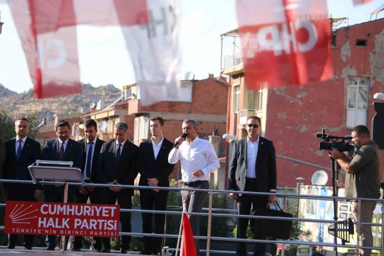 CHP Genel Başkanı Özgür Özel, Afyonkarahisar'da yaptığı konuşmada, Ankara Büyükşehir