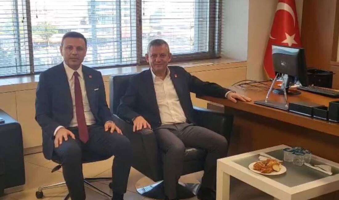 Eski CHP İstanbul İl Başkanı Özgür Çelik'in de aralarında bulunduğu