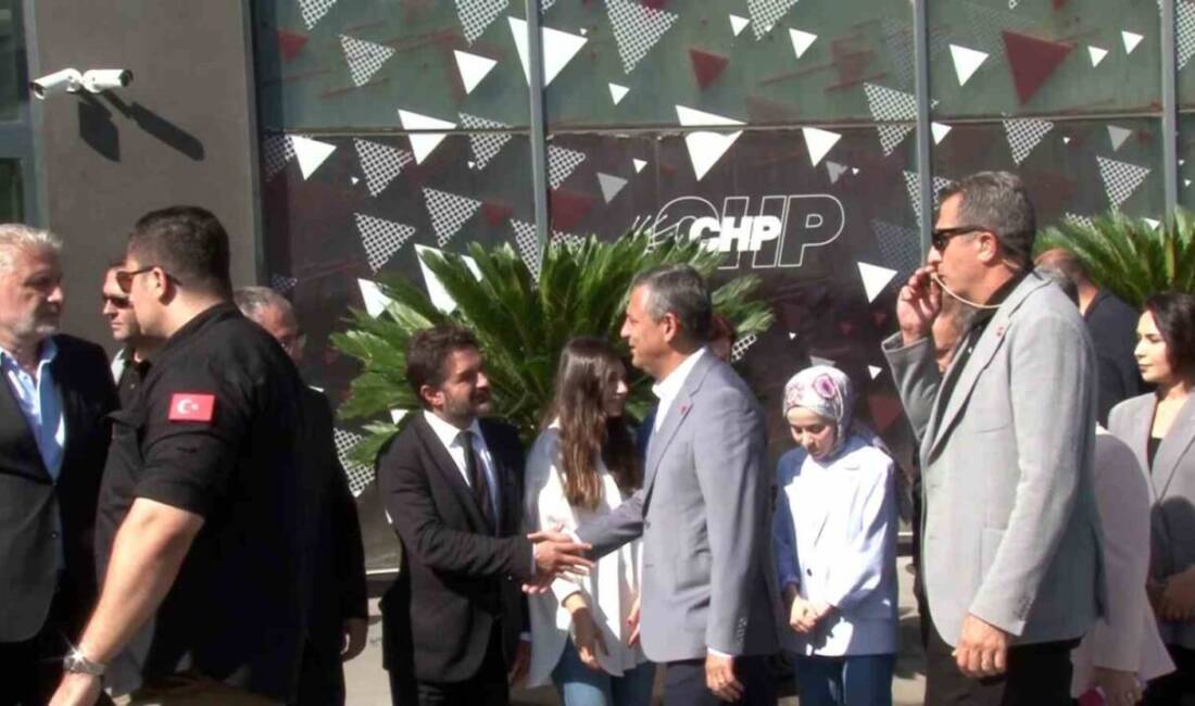 Cumhuriyet Halk Partisi (CHP) Genel Başkanı Özgür Özel, Sarıyer'deki parti