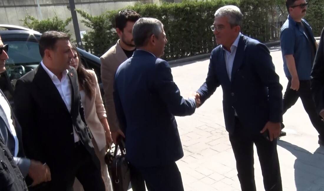 Cumhuriyet Halk Partisi (CHP) Genel Başkanı Özgür Özel, Sarıyer'deki parti