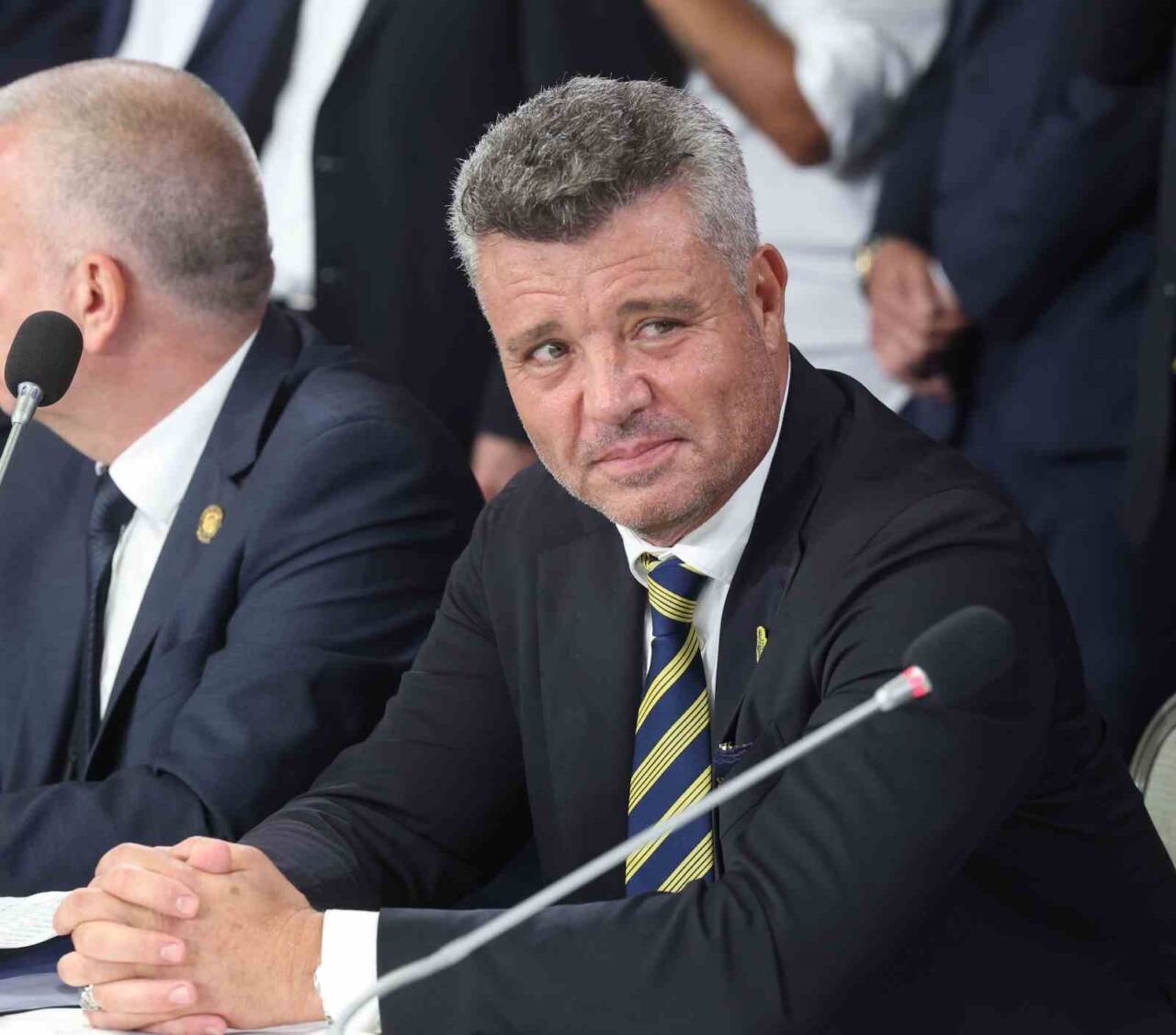 Fenerbahçe Olağanüstü Seçimli Genel Kurulu'nda 12 bin 325 oyla başkan