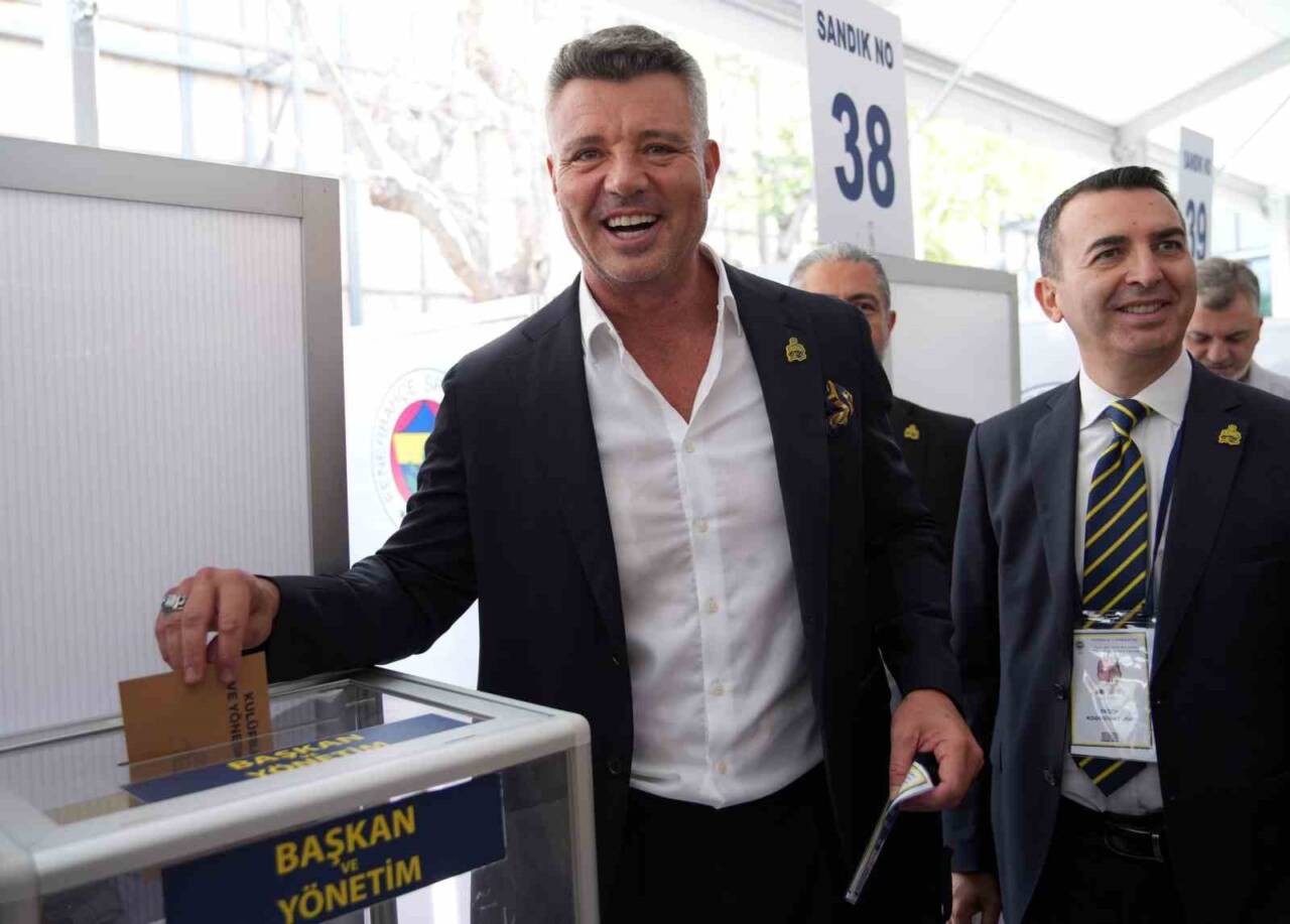 Fenerbahçe Başkan Adayı Sadettin Saran, olağanüstü genel kurulda oyunu kullanmak