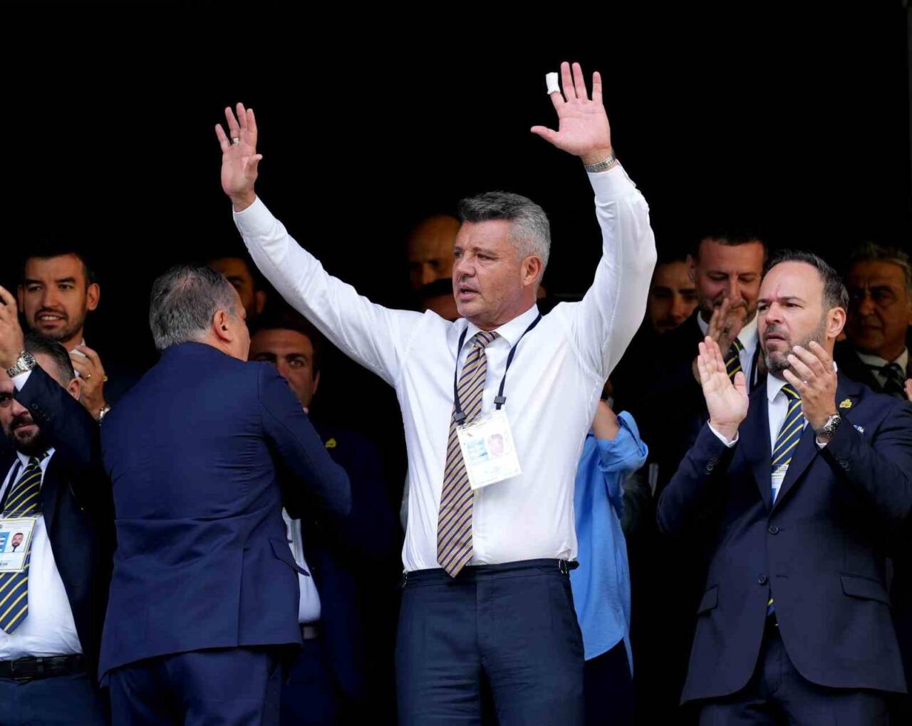 Fenerbahçe Başkan Adayı Sadettin Saran, kulübün geleceği için bayrak değişimine