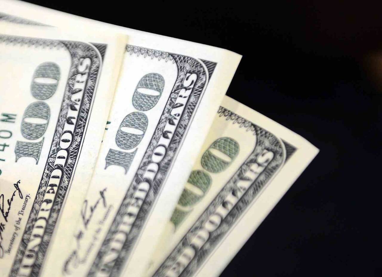 Dolar 41,3800 lira, euro ise 48,6130 lira seviyesinden haftaya giriş