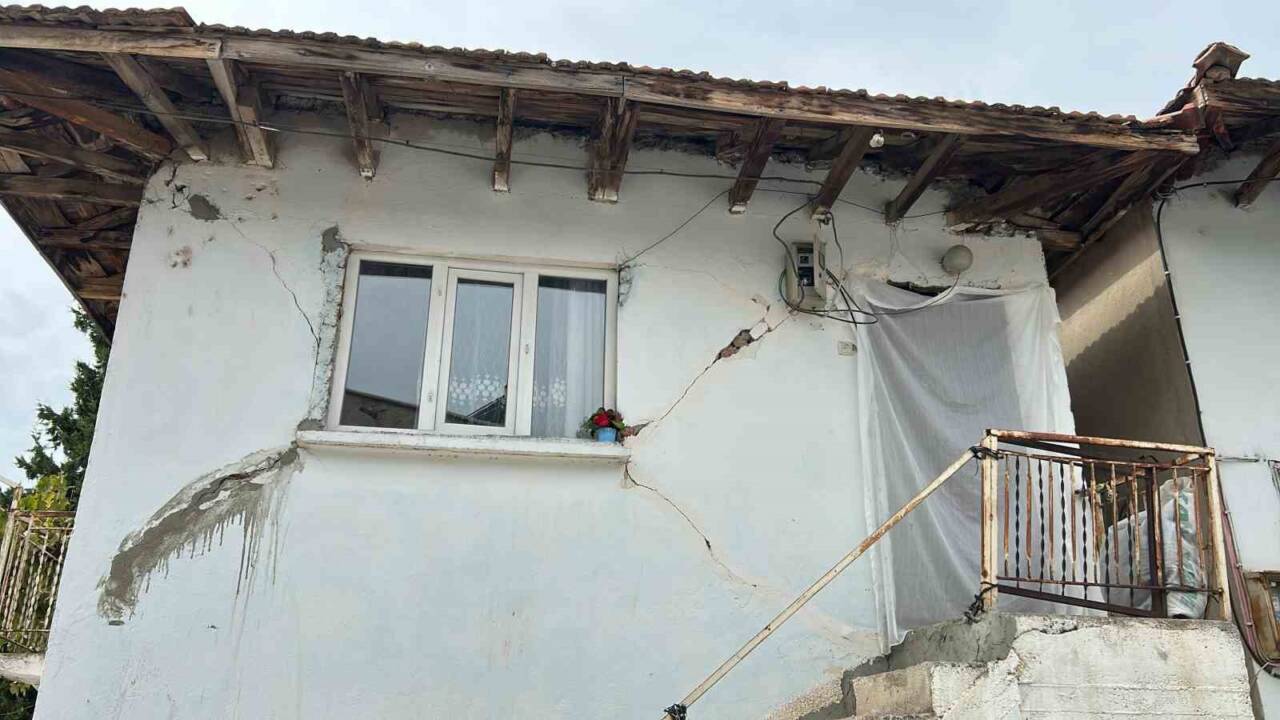 Kütahya'nın Simav ilçesinde 5.4 büyüklüğündeki depremin ardından, AFAD verilerine göre