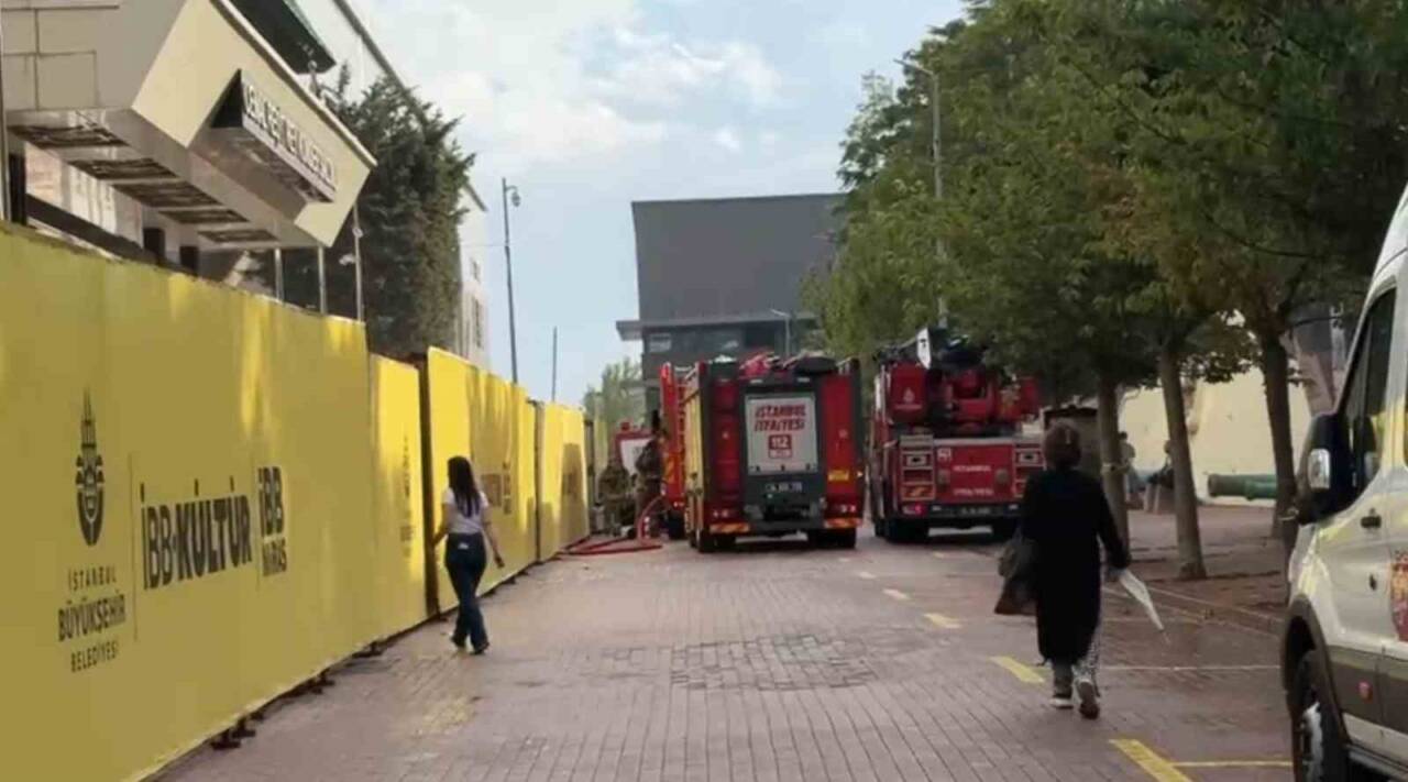 Şişli'deki Cemal Reşit Rey Konser Salonu'nda kaynak makinesi nedeniyle çıkan