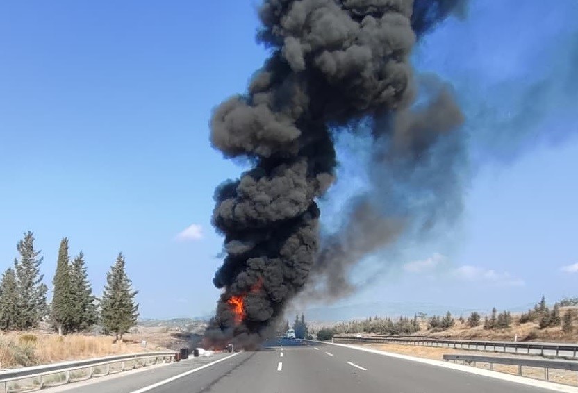 Mersin'in Tarsus ilçesinde, Ç.K. yönetimindeki İstanbul-Şırnak seferini yapan yolcu otobüsü,