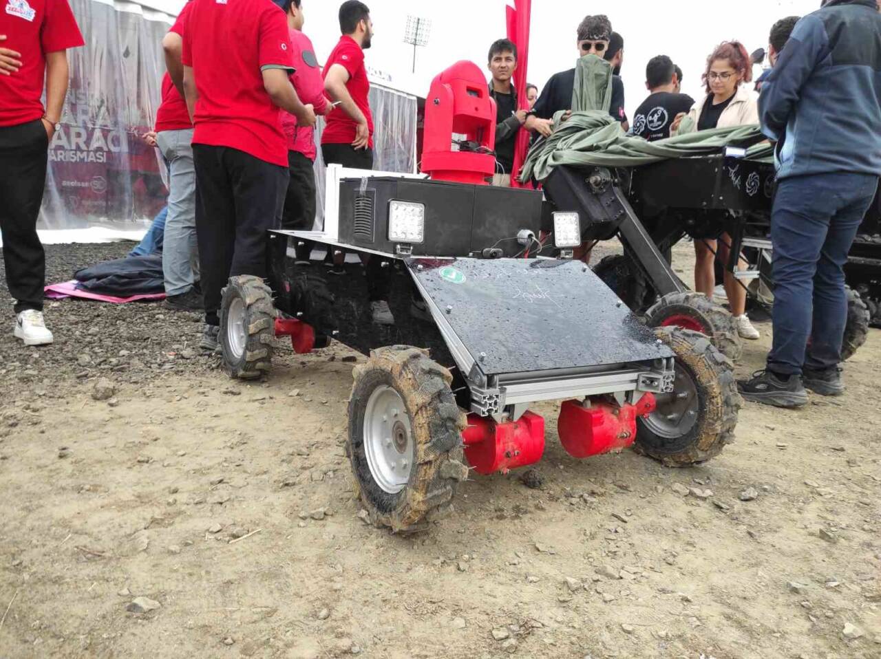 Tekirdağ'da gerçekleştirilen TEKNOFEST İnsansız Kara Aracı Yarışmaları ödül töreniyle sona