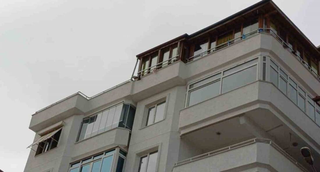 Ünlü sanatçı Gül Tut, bilinen adıyla Güllü, Yalova'nın Çınarcık ilçesinde