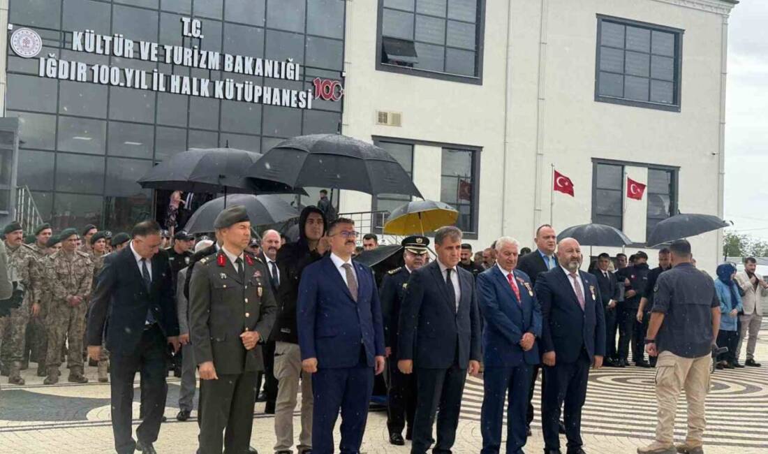 Iğdır’da 19 Eylül Gaziler Günü dolayısıyla yapılan çelenk sunma töreninde,