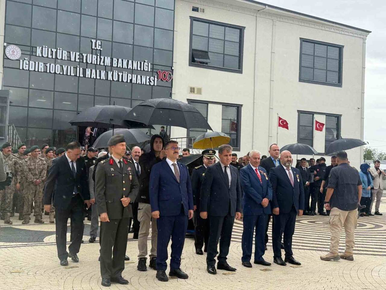 Iğdır’da 19 Eylül Gaziler Günü dolayısıyla yapılan çelenk sunma töreninde,