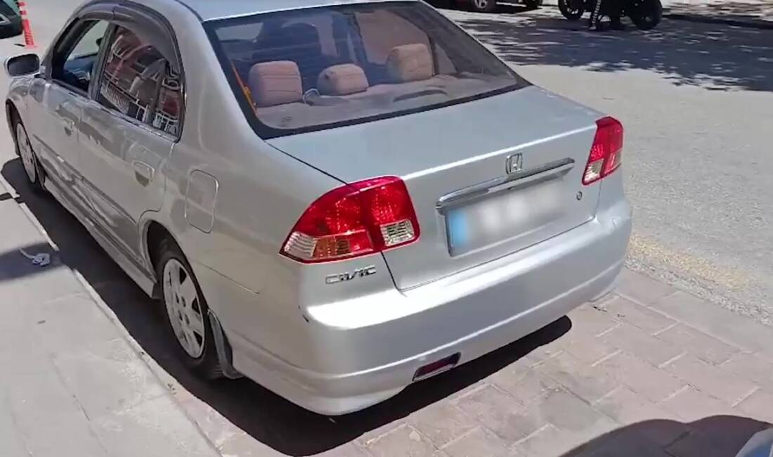 Denizli'de abartılı egzozla dolaşan ve ehliyetsiz olduğu tespit edilen sürücüye,