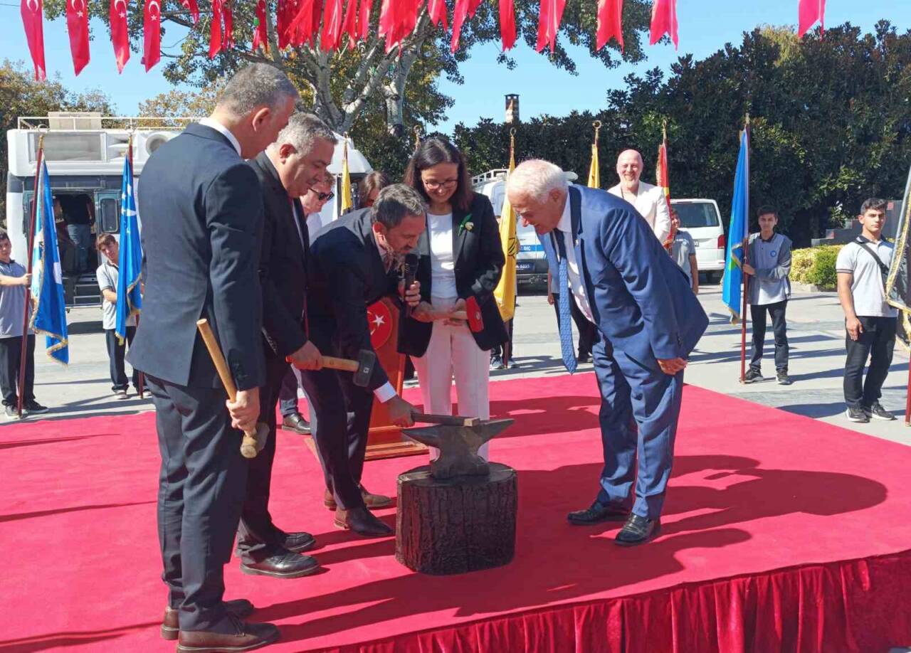 Yalova'da düzenlenen 38. Ahilik Haftası etkinlikleri, renkli görüntülerle kutlandı. Vali