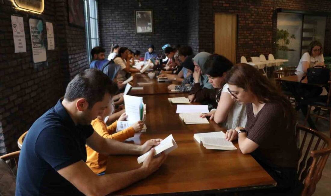 Yalova'da Sağlık Bakanlığı'nın "Dijital dünyanı yönet, hayatı kaçırma" sloganıyla düzenlediği