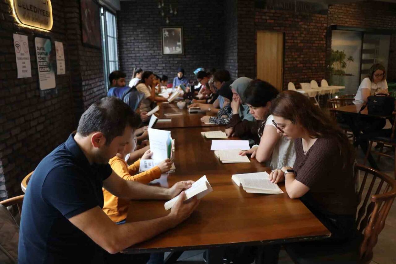 Yalova'da Sağlık Bakanlığı'nın "Dijital dünyanı yönet, hayatı kaçırma" sloganıyla düzenlediği