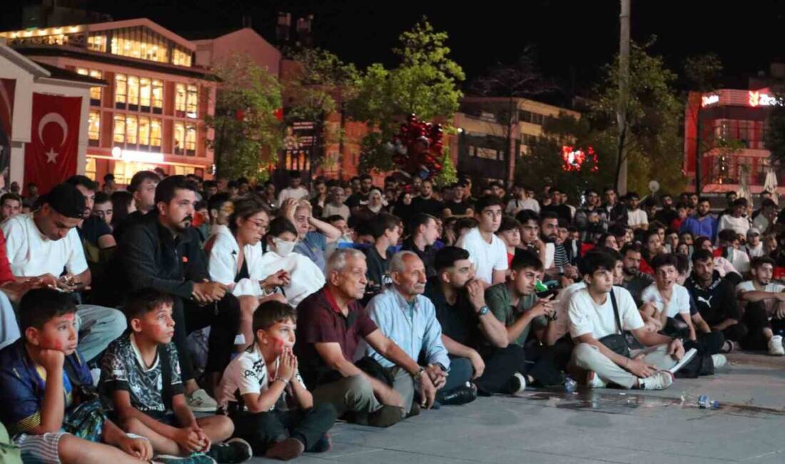 Yalova'da, A Milli Kadın Voleybol Takımı'nın Dünya Şampiyonası final maçı