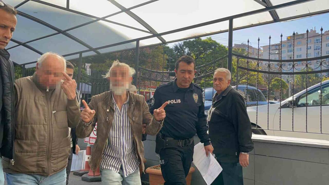 Eskişehir'de, O.G. isimli bir kişi, komşusunun köpeklerinin havlaması nedeniyle yaşlı