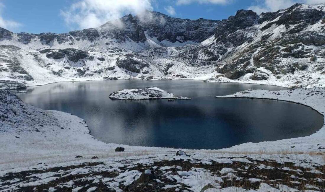 Erzurum'un İspir ilçesindeki Yedigöller bölgesi, yoğun kar yağışının ardından büyüleyici