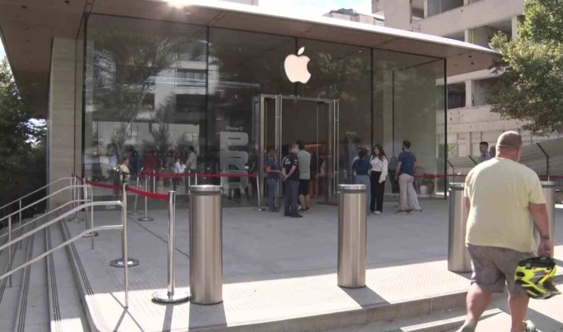 Apple'ın yeni akıllı telefonu iPhone 17 Türkiye'de beklenen yoğun ilgiyle