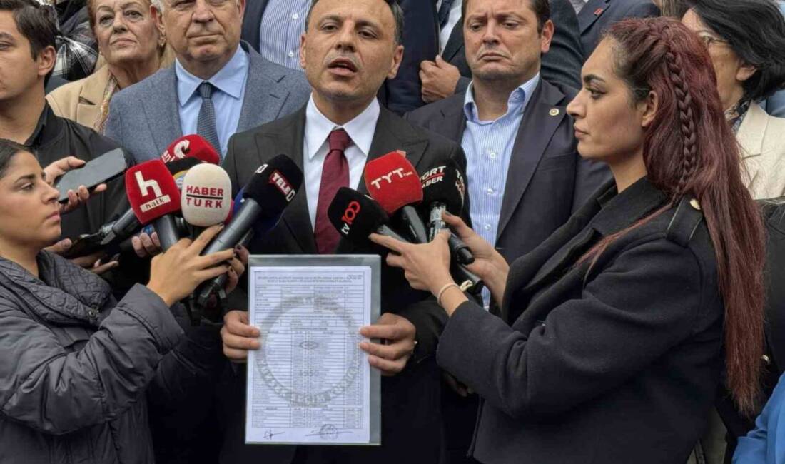 CHP İstanbul İl Başkanlığı Olağanüstü Kongresi'nde yeniden il başkanı seçilen