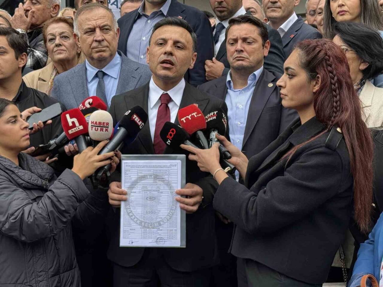 CHP İstanbul İl Başkanlığı Olağanüstü Kongresi'nde yeniden il başkanı seçilen