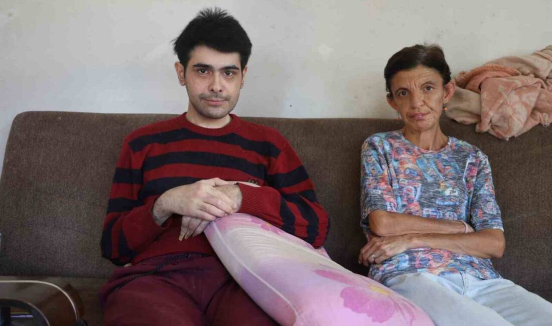 Hatay'da yaşayan Barış Özbay, deprem sonrası 3 yıl evden çıkmayarak