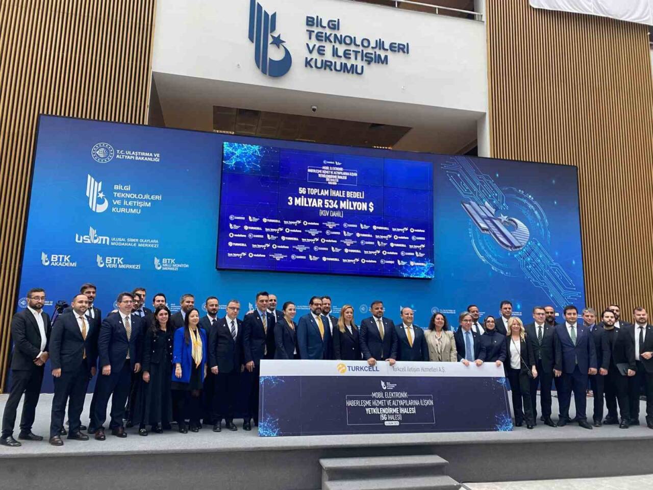 Bilgi Teknolojileri Kurumu'nda gerçekleştirilen 5G Yetkilendirme İhalesi tamamlandı ve toplam