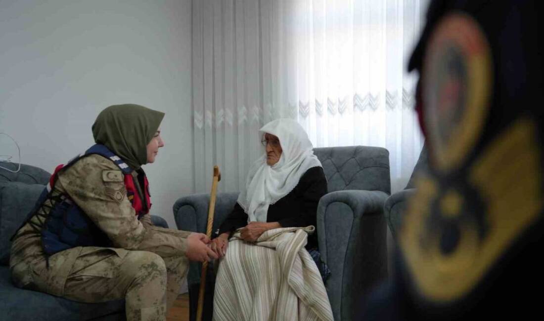 Bayburt'un İncili köyünde 97 yaşındaki Rabiye Yazoğlu, asker ve vatan